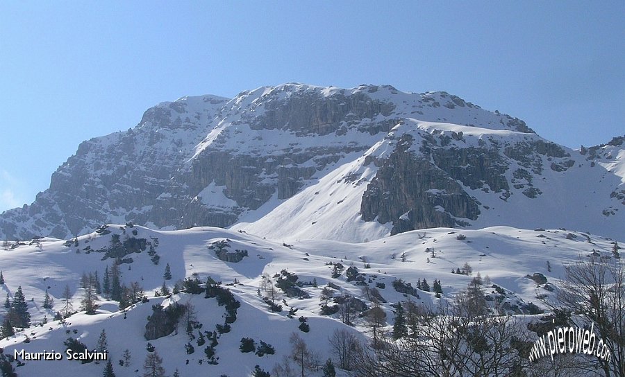 10 Il versante nord dello Zucco Barbesino.JPG